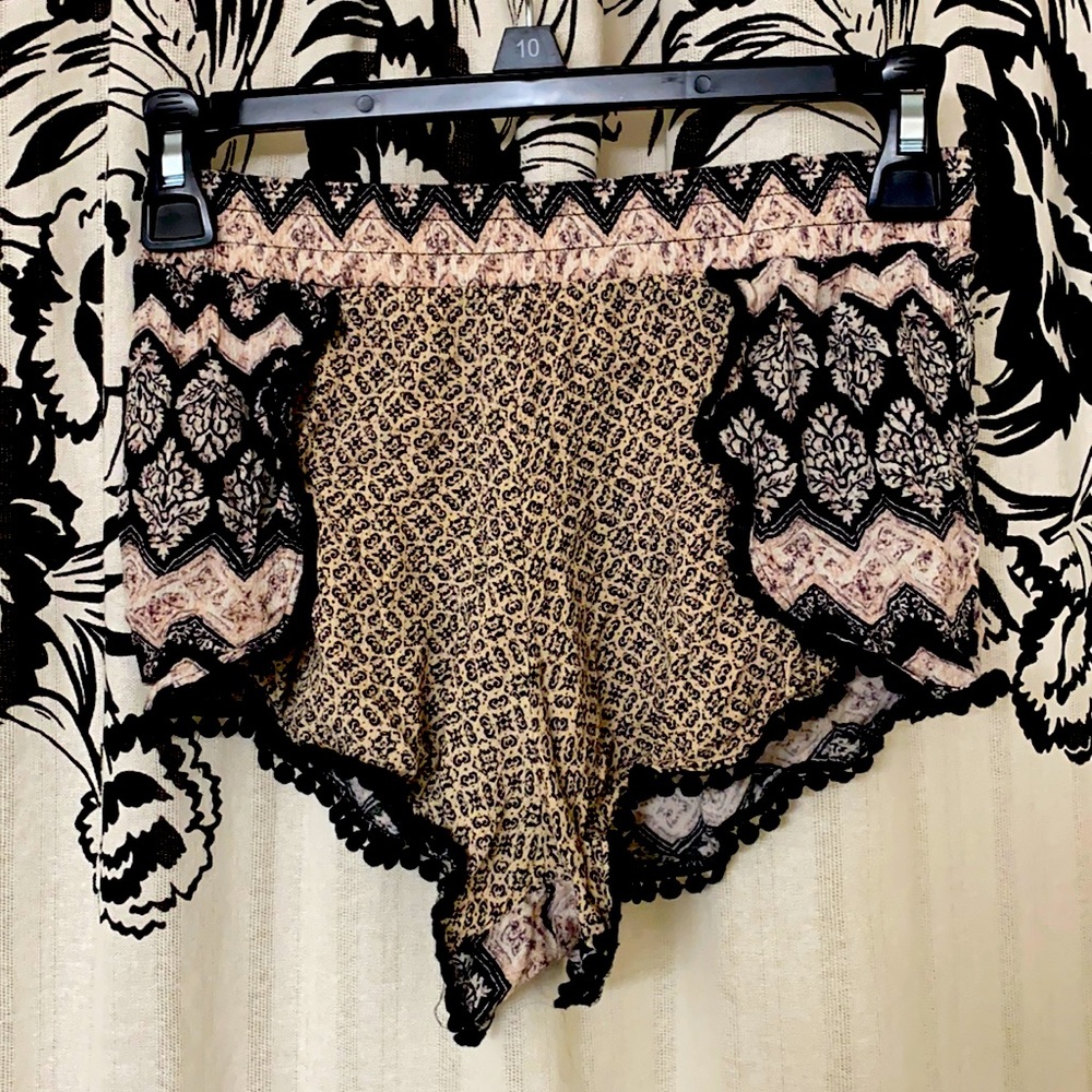 Full Tilt boho black tan brown shorts with embroidered accents-elastic waistband